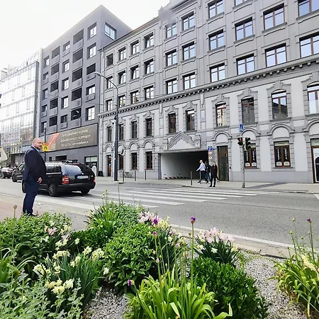 Wings - Free Private Parking - Old Town Apartament