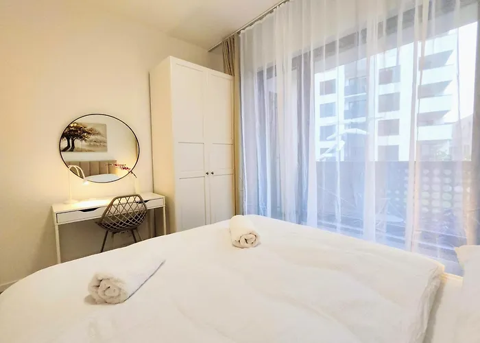 Wings - Free Private Parking - Old Town *