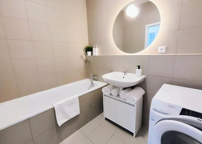 Wings - Free Private Parking - Old Town Appartement