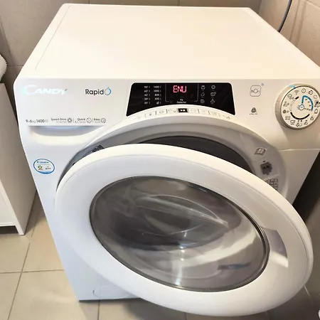 Wings - Free Private Parking - Old Town Apartment Bratislava